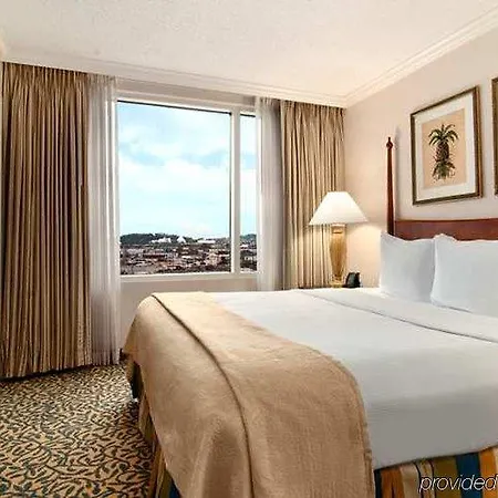 Hilton Downtown Hotel 4*