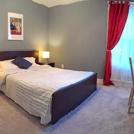4 Bedroom House In South 11th Street *