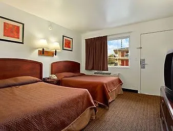 Hotel Rodeway Airport South 2*