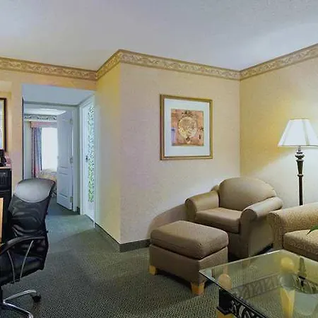 Hotel Embassy - At Vanderbilt 3*