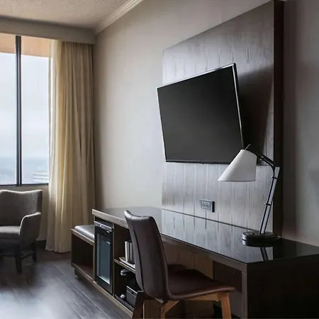 Sonesta Airport Hotel 4*
