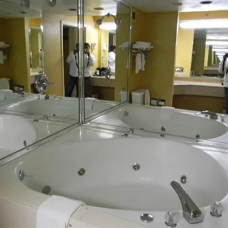 Hotel Days By Wyndham Airport East 2*