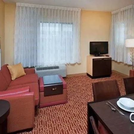 Towneplace By Marriott Airport Hotel 3*
