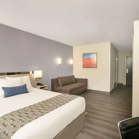 Microtel & By Wyndham 2*