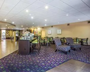 Hotel Comfort Near Percy Priest