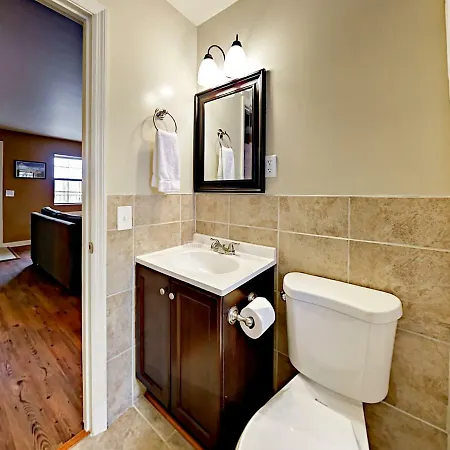 Landmark Mcmillin Court 9 *