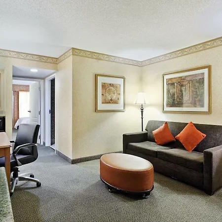 Hotel Embassy - At Vanderbilt 3*