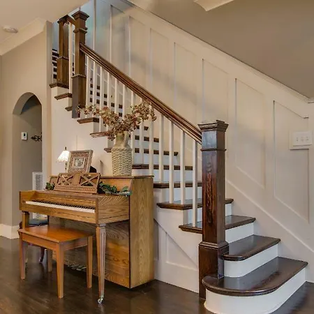 Caroline House Historic 4*