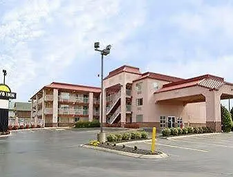 Days By Wyndham Airport East Nashville