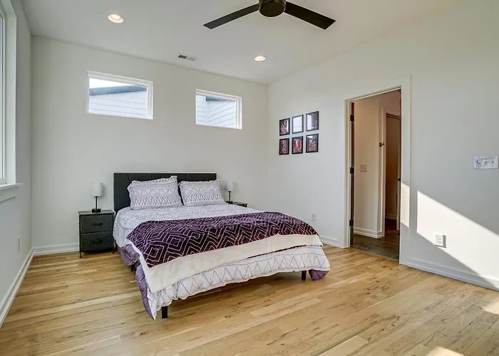 Sleek And Modern Nashville Home Walk To Marathon!