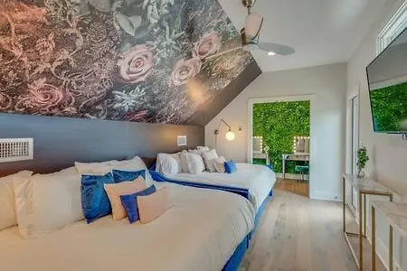 Expansive Retreat With Rooftop Deck