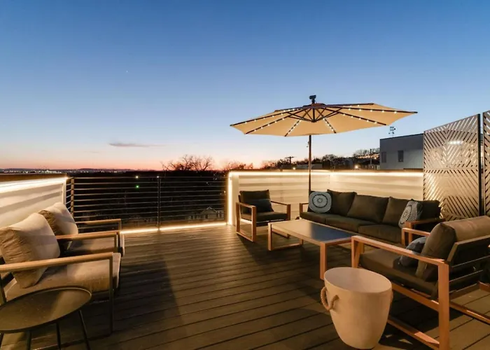 Luxury Home With Stunning Rooftop Views!