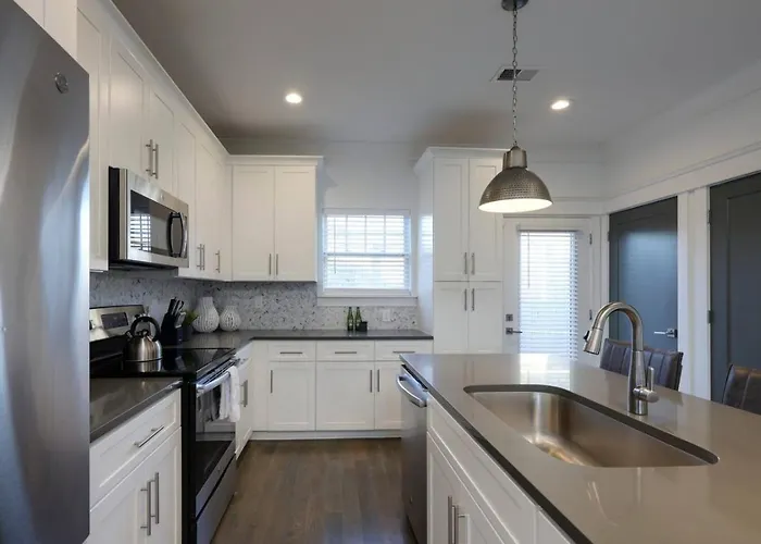 Two Spectacular Homes For Twenty Guests With Outdoor Patio