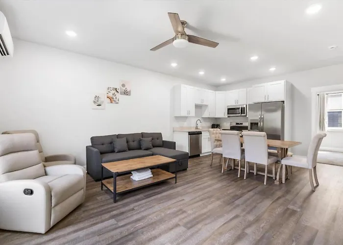 Massive 3 Bedroom With Garage Parking