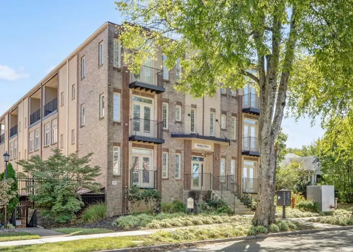 Bring Friends - Nashville Extra Large Rental Condo