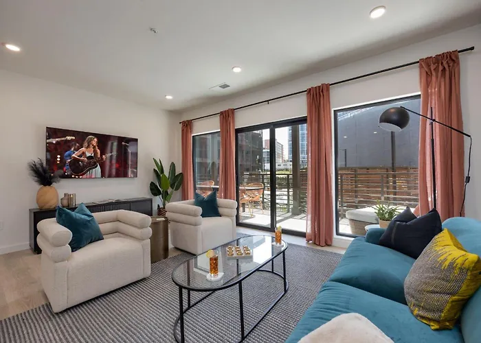 Hyve - Boho Bliss - 3 Bedroom - Located In Sobro
