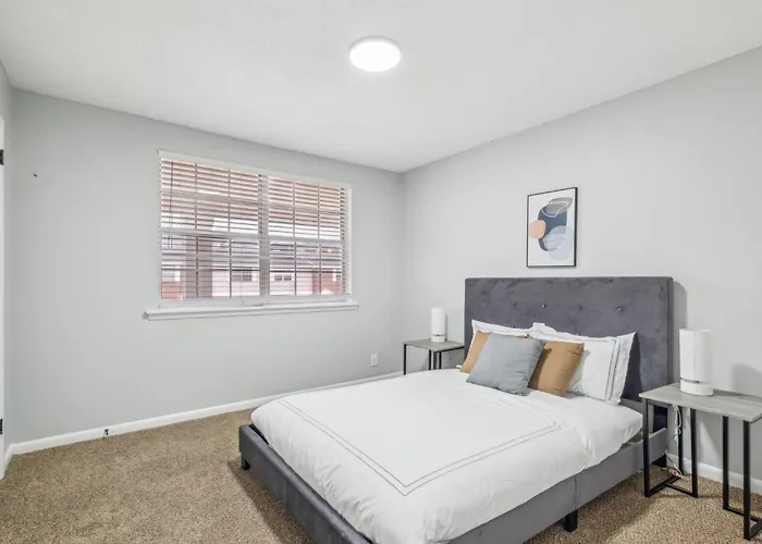 Brentwood U11 I Cozy & Comfy I 2Bd I Free Parking