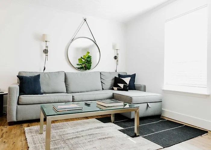 Entire Top Floor Of Suites Of The Vinyl Sleeps 16 On Music Row