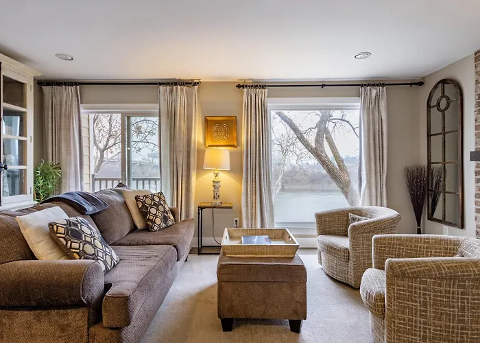 Cumberland River Views Walk To Broadway Downtown Stadium Rockin Riverfront