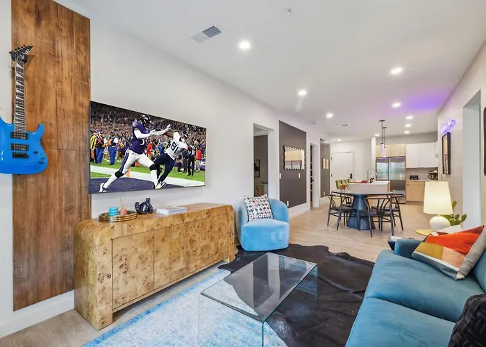 Hyve - Harmony Strum - Walk To Broadway - Pool & Gym