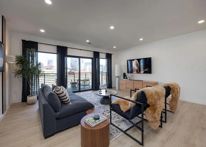 Plush Haven-2 Unit Combo-Walk To Broadway