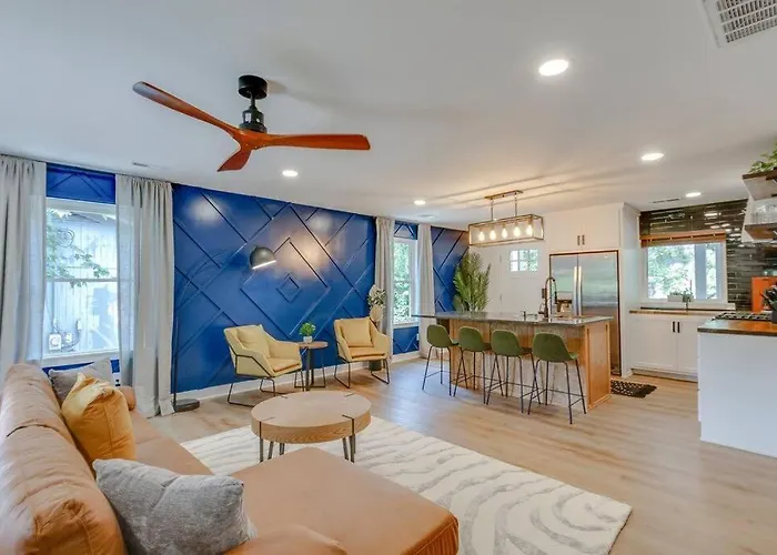 Nashoasis 10 Min To Dt, Gameroom, Huge Yard