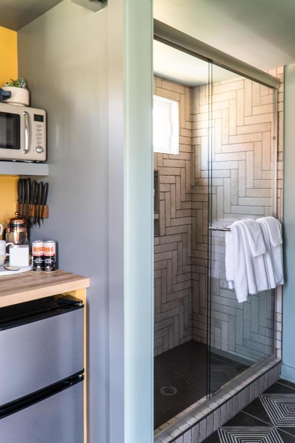 Ironwood Grove, Tiny House Aparthotel *