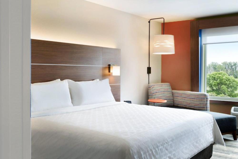 Hotel Express & - Metrocenter Downtown By Ihg 3*
