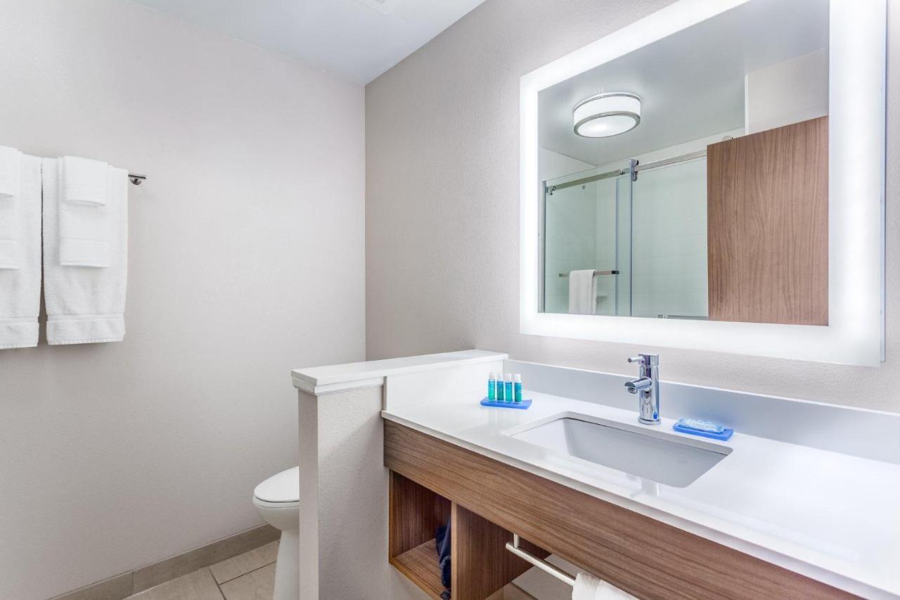Hotel Express & - Metrocenter Downtown By Ihg