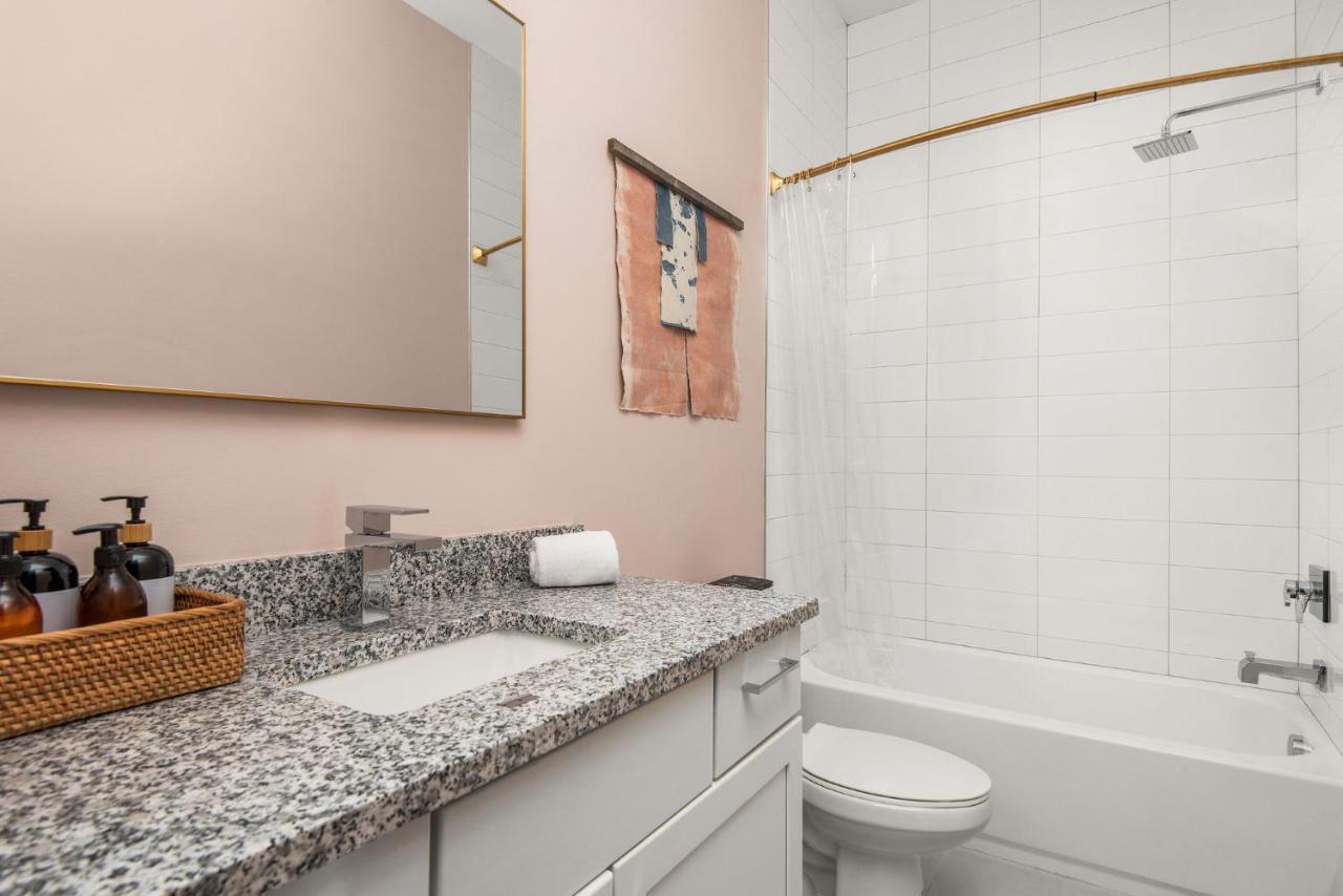 Vibrant Designer House With Roof Deck & Garage Near Dt *