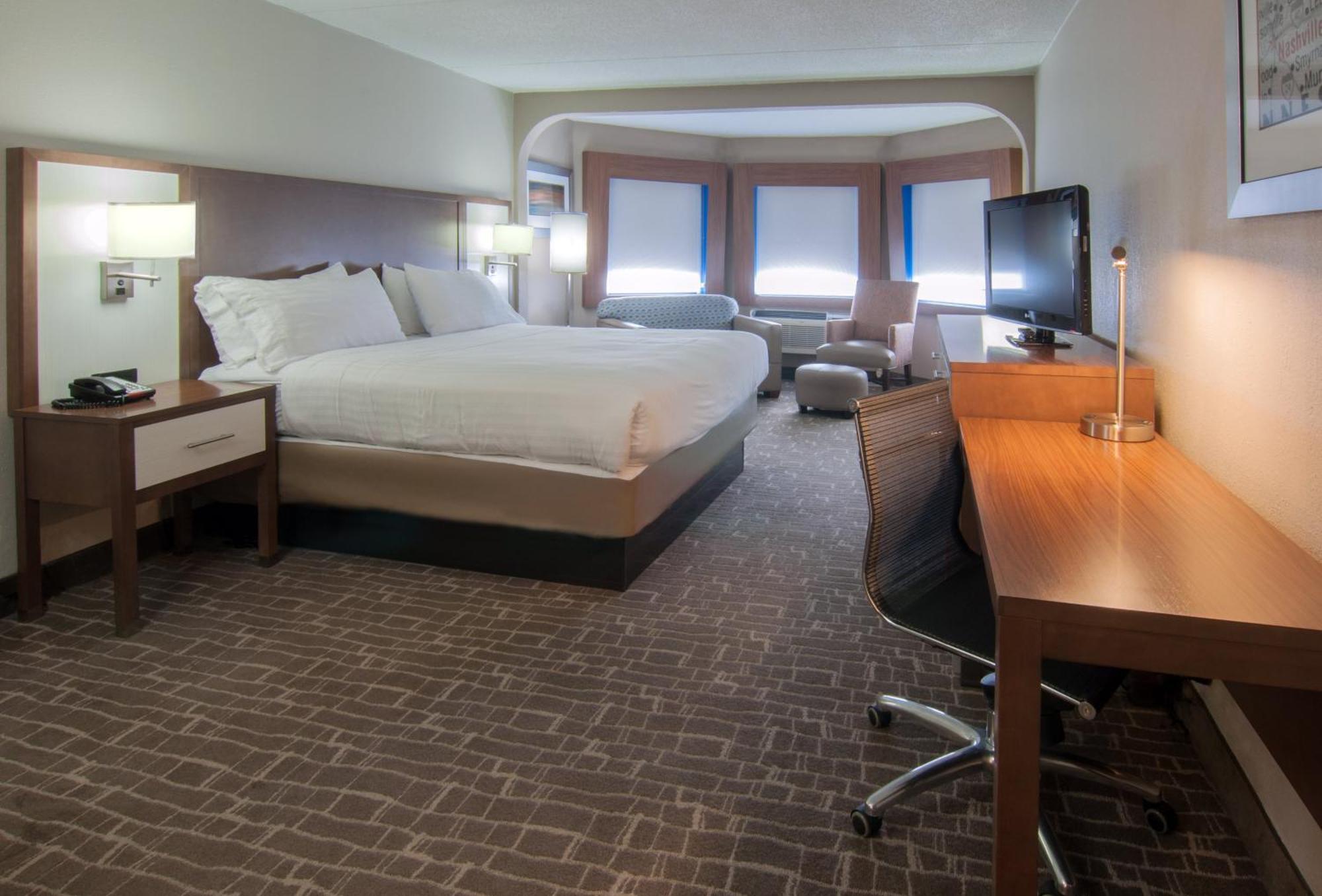 Express & Nashville-i-40 & I-24 Hotel 3*