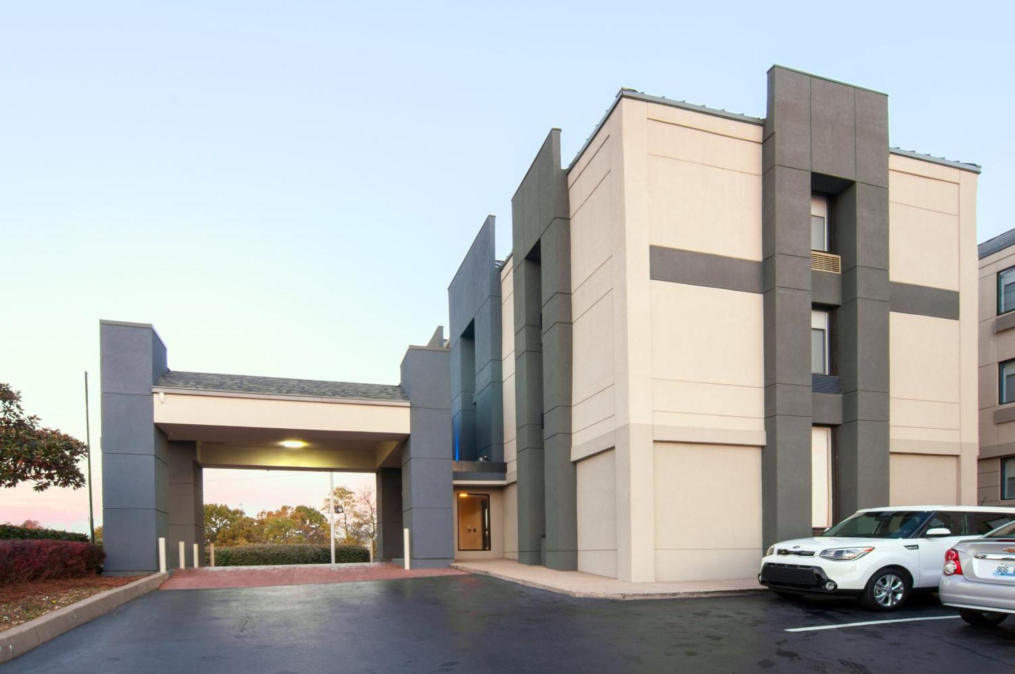 Hotel Express & Nashville-i-40 & I-24 3*