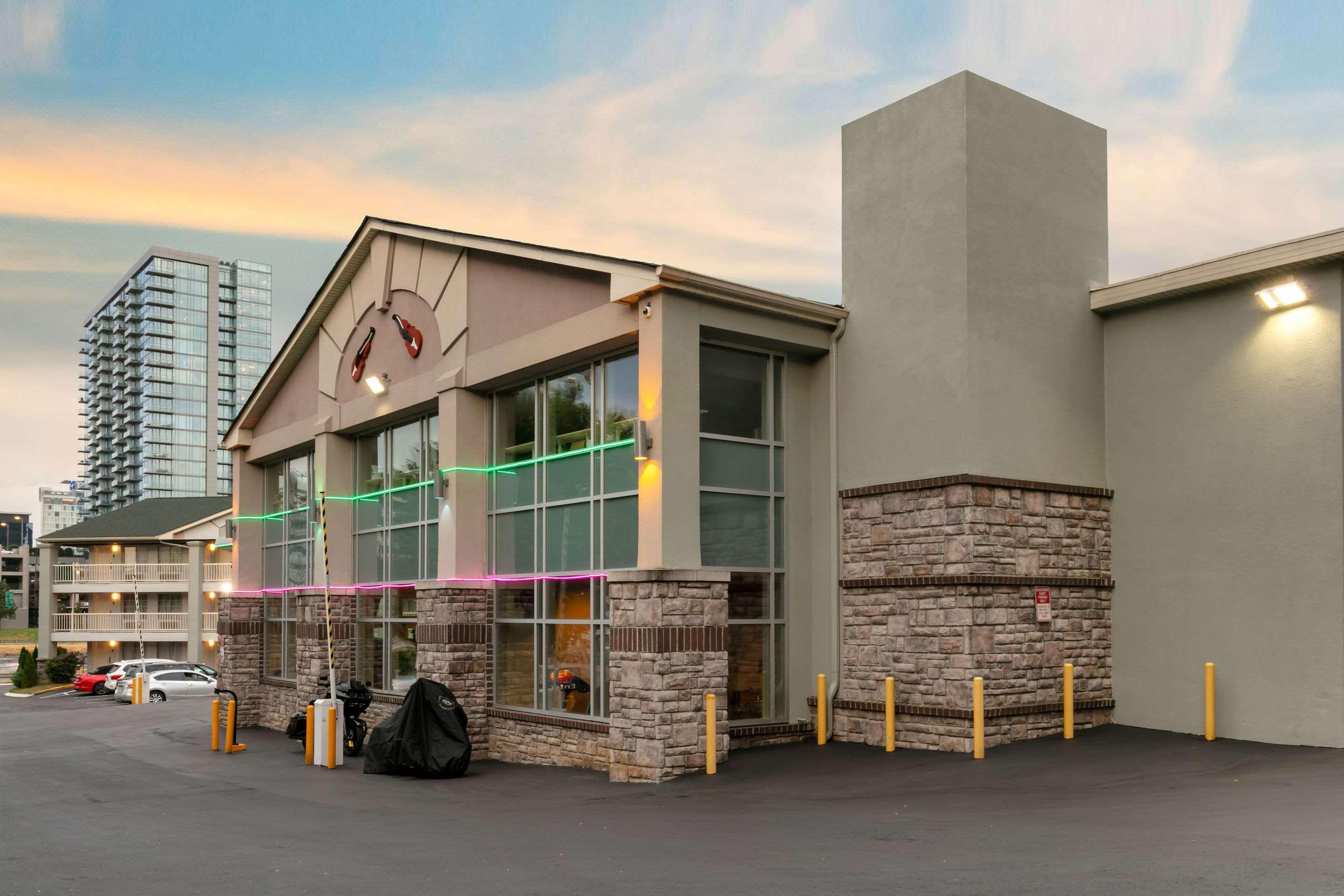 Comfort Downtown - Music Center 4*