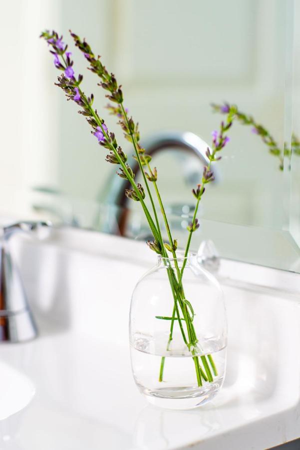 Apartment Abode - Marathon Village Near Downtown