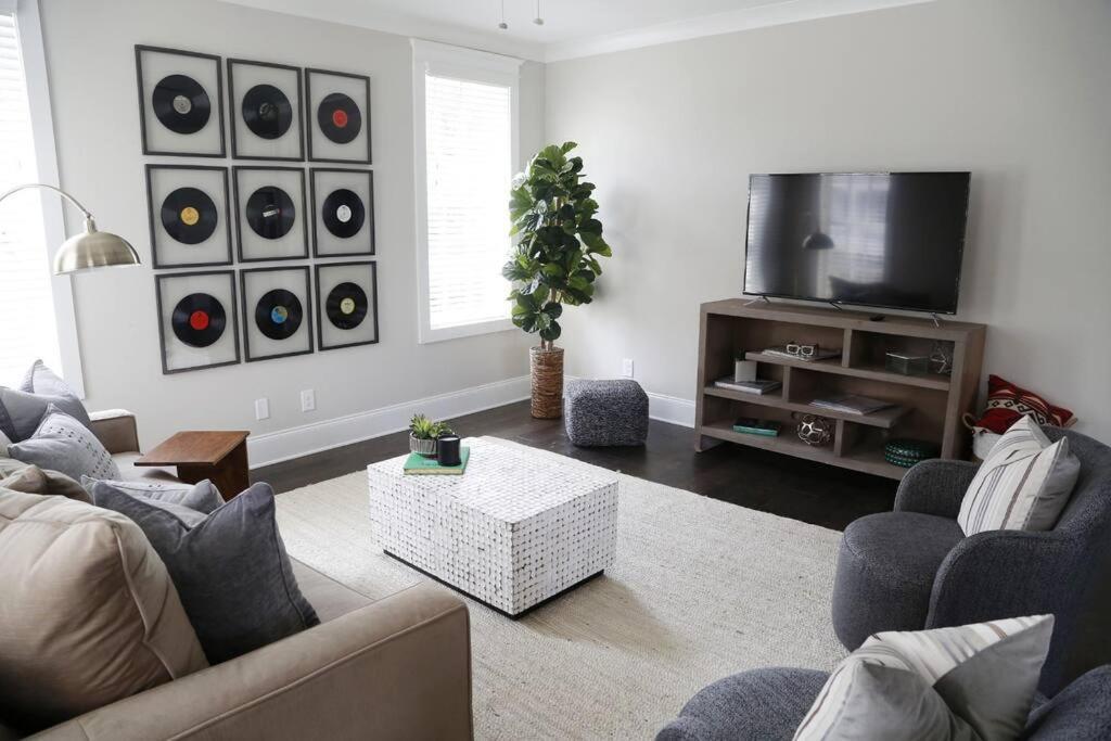 Willie - Corporate - Charlotte Park * Nashville