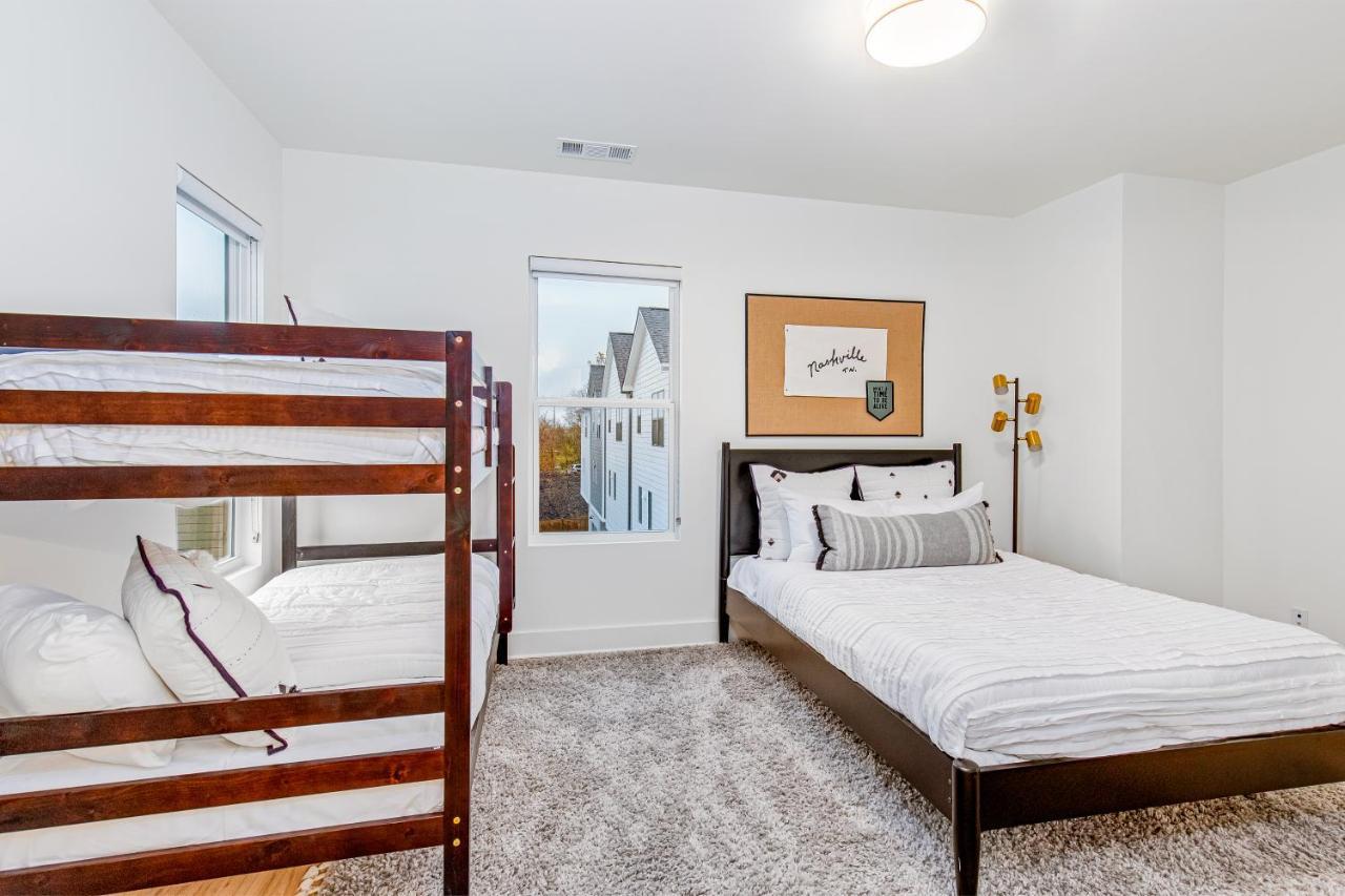 Park West 7 *