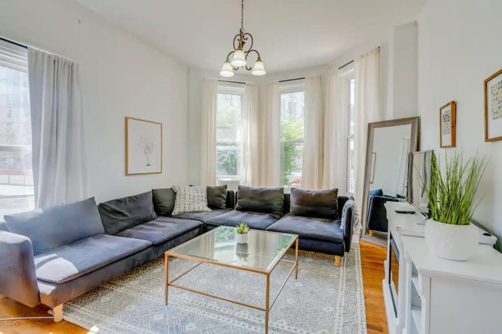 Apartment On Broadway