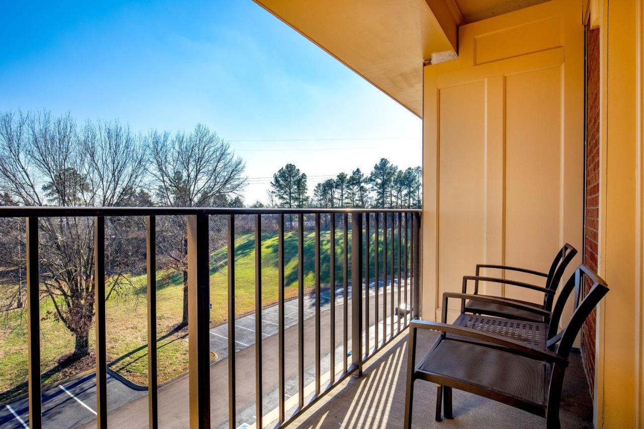 Hotel Sheraton Music Airport 4*