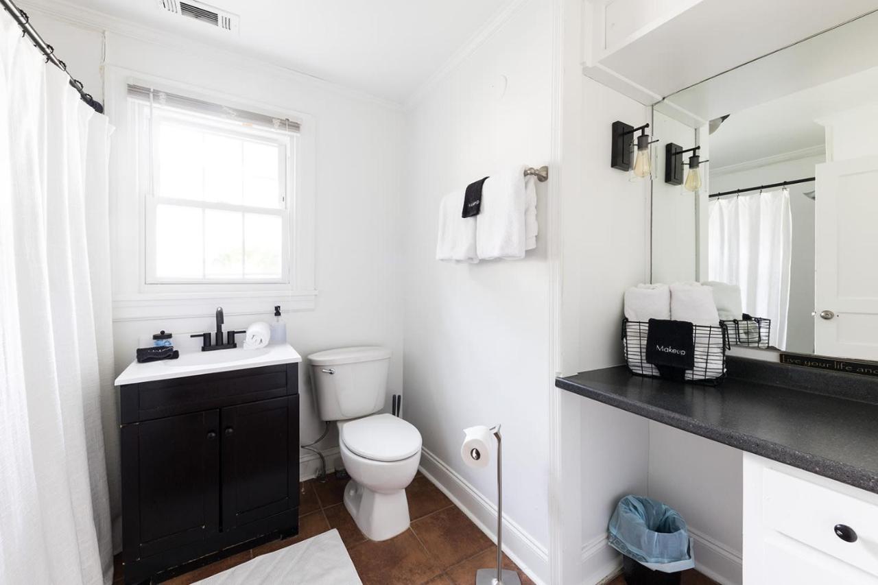 Holiday home The Hamilton - In Trendy Weho & 1 Mile To Broadway