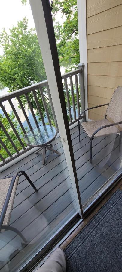 Captain's Quarters Riverfront #2 Apartment