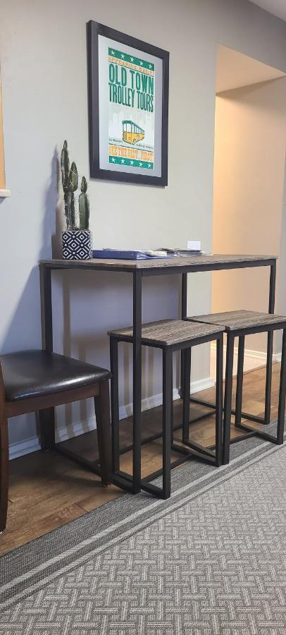 Captain's Quarters Riverfront #2 Apartment *