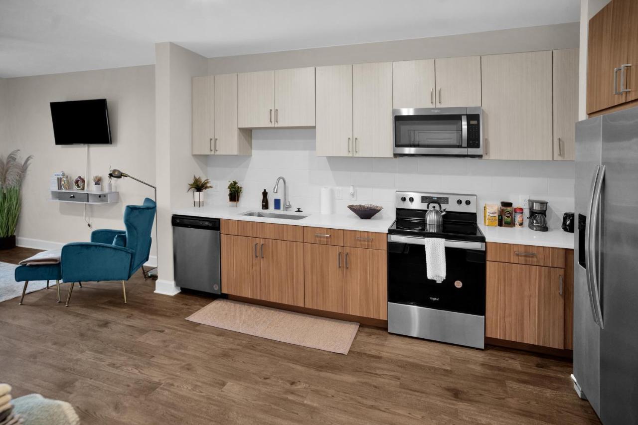 Palatial Abode With Downtown View & Free Parking Apartment