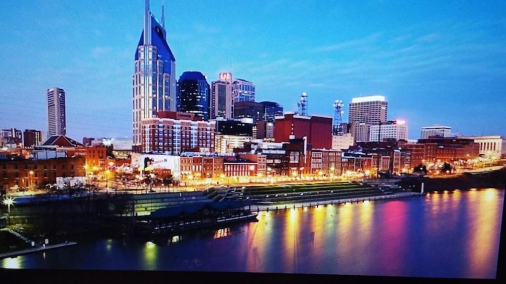 Heart Of Downtown/walk To Broadway & The Action/bars/music Venues/honky Tonks!