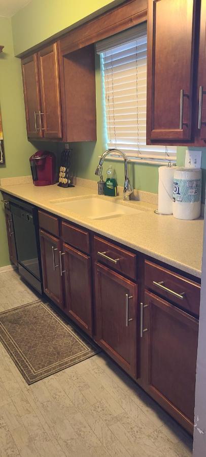 Captain's Quarters Riverfront #2 Apartment *