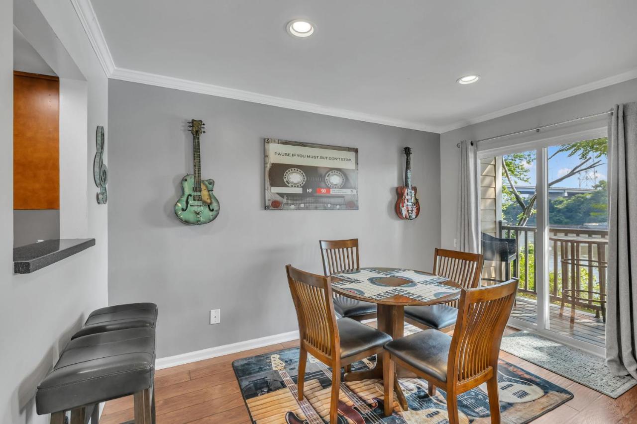 Nash Star Private - 2bed, 2bath, Sleep 6, 25 Min Walk To Broadway And Attractions, Pool, Gym * Nashville