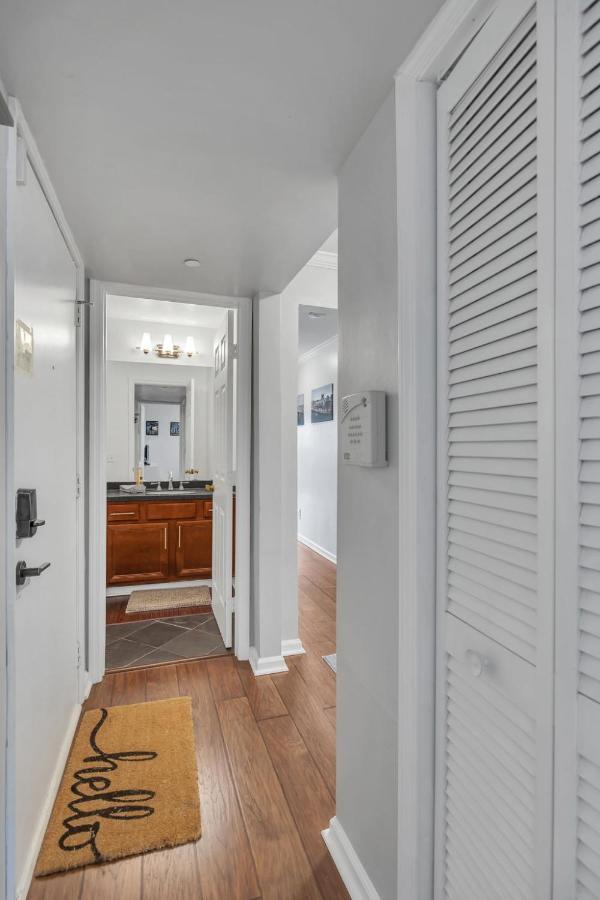 Nash Star Private - 2bed, 2bath, Sleep 6, 25 Min Walk To Broadway And Attractions, Pool, Gym Apartment Nashville