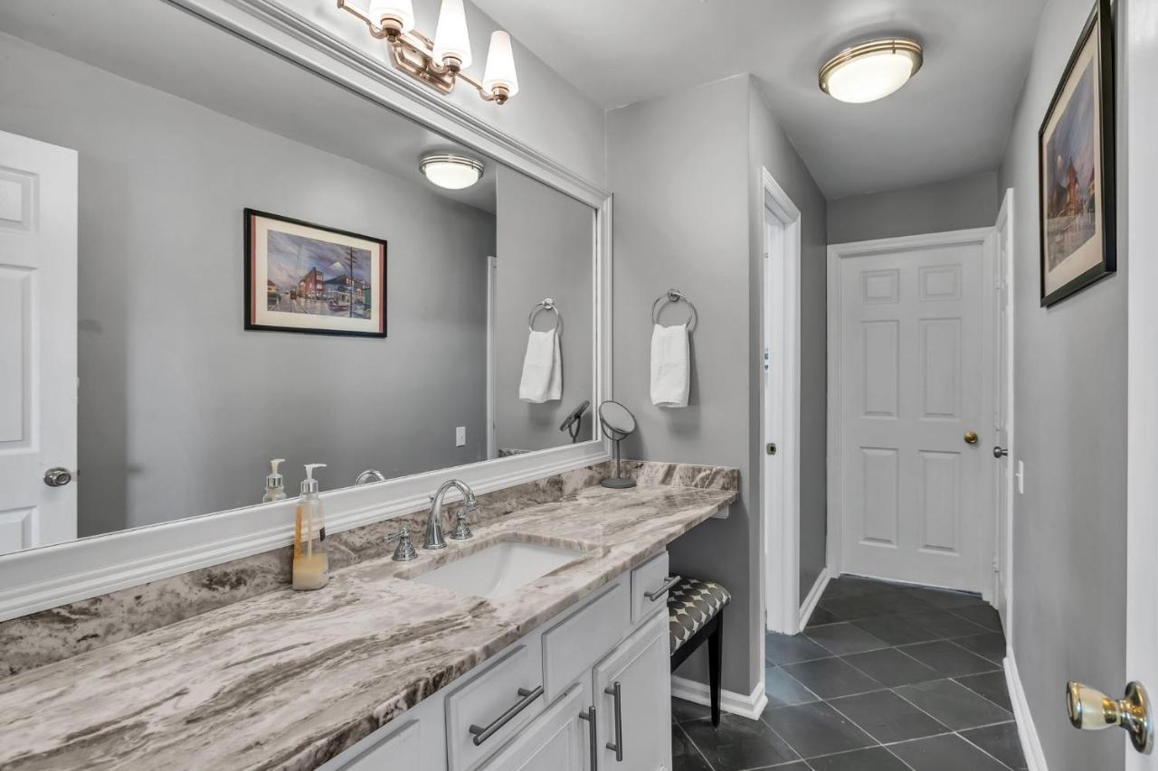 Apartment Nash Star Private - 2bed, 2bath, Sleep 6, 25 Min Walk To Broadway And Attractions, Pool, Gym Nashville