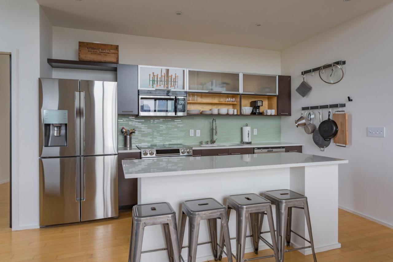 Luxe Two Bedroom Penthouse With Skyline Views, Internet, Gym