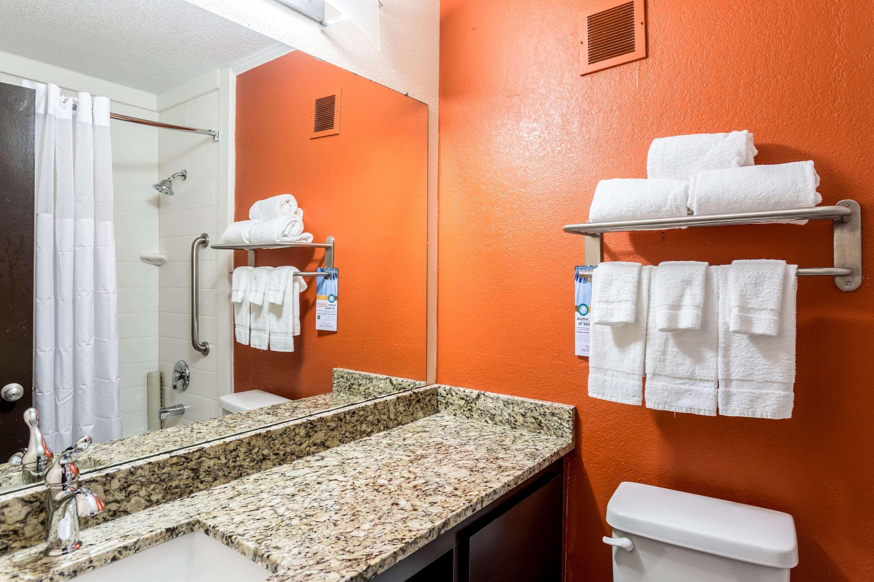 Hotel Comfort & Downtown - Stadium 2*