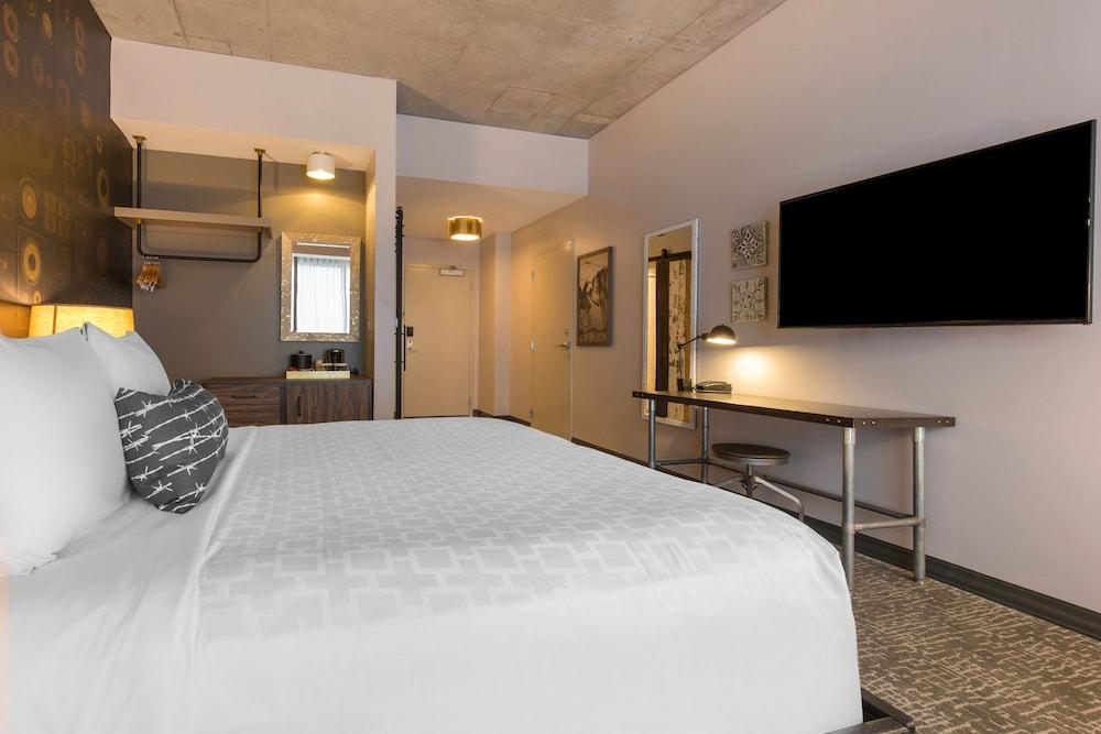 Cambria Downtown 4*